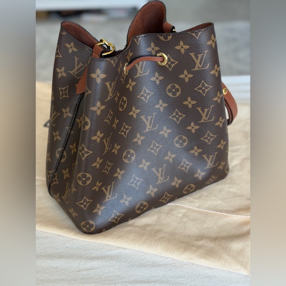 Louis Vuitton NeoNoe Monogram Bucket Bag - Picture 7 of 13